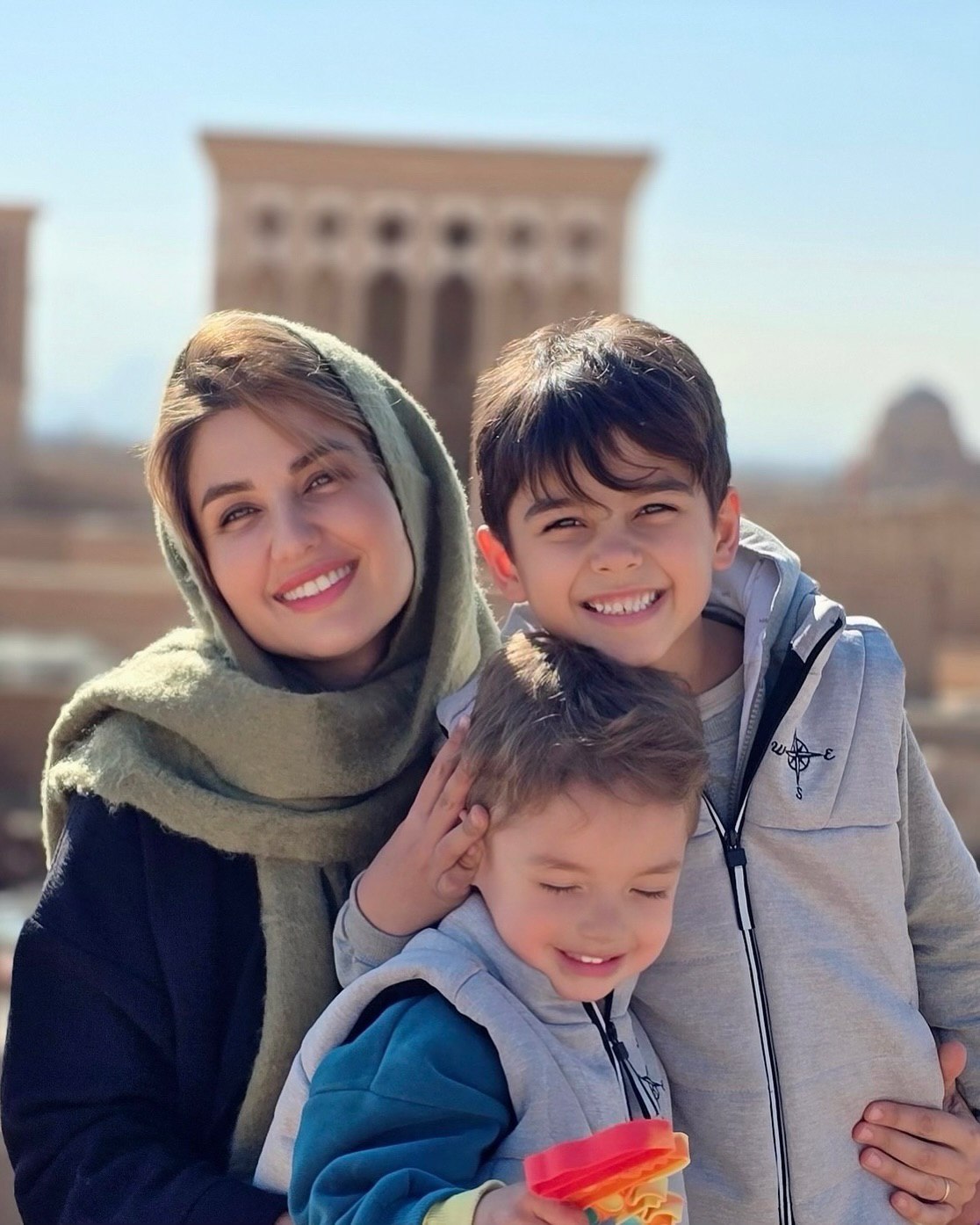 عکس جدید گلوریا هادی با فرزندانش
